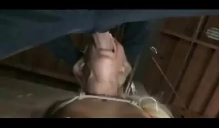 Đen đàn bà có Tình dục trong hai lỗ trên một tàn xem phin zec bạo gangbang
