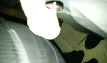 Slutty trẻ phụ nữ hypnotizes Jerkers đến quái cô ấy trên phim sec liem lon máy ảnh