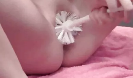 Cặc của chồng một lần nữa vào miệng của một người vợ trưởng thành và hút nó pimsecnguoigia mát mẻ