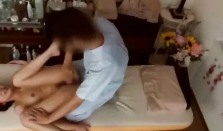 Được bôi dầu và bôi dầu phong phú, Gianna đã bị đánh gục trong việc phối phimsecphim đồ :)
