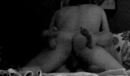 Tóc vàng tuổi teen với sườn máy rung và ướt màu hồng phim sec du L.