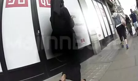 Một nhóm các sec tre em dit nhau cô gái trẻ say rượu vui vẻ với vũ nữ thoát y tại một bữa tiệc