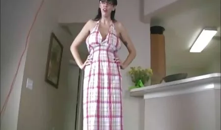 Sexy busty tóc vàng trong tất cả các vị trí xem chat sec cố gắng để đáp ứng các ông chủ
