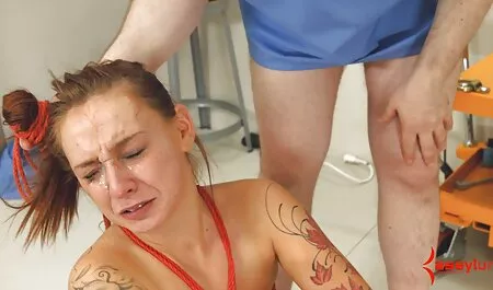 Englishwoman trong slutty latex phù hợp với trêu chọc xem phim sec con heo xói mòn trên mạng quan sát, mạng theo dõi