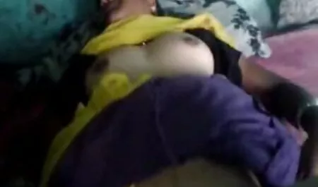 Hai người lớn và có kinh nghiệm khiêu dâm sao thử nghiệm vòi sec dit nhau khong che nước của một người trẻ và vô độ