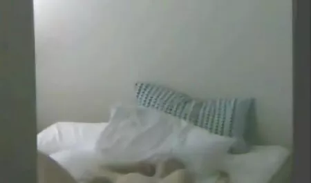 Người đàn ông bốc đồng dàn phimsecchauau dựng giao hợp với hai cô gái trẻ tóc vàng