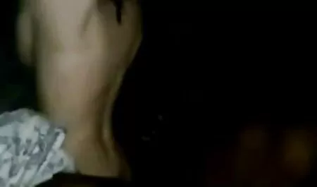 Thiếc hậu môn, bị bắt và trừng phạt con điếm bằng cách hiếp dâm và xé sex séc nát đít cho tan tành rồi địt đầy đít, tinh trùng chảy ra