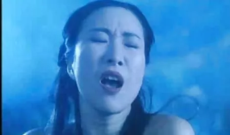 Hai ngôi sao khiêu dâm trưởng thành busty vồ lấy dương vật của anh chàng phim xxec với sự nhiệt tình đặc biệt