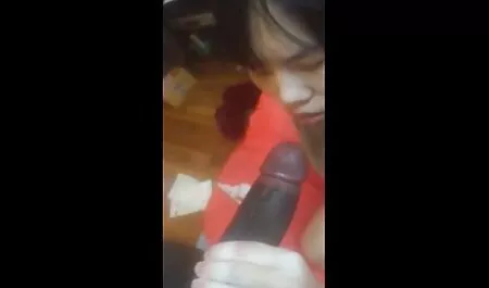 Kinh ngạc tóc vàng say mê giật tắt rôm rả âm đạo với một cao su vòi nước phim sec hsy