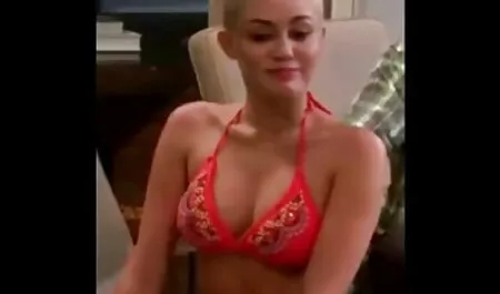 Hình xăm cô gái giật tắt một chàng secviêtnam trai của tinh ranh và hút anh ta trước khi assfucking