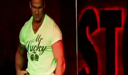 Hardcore hậu môn tình dục với một vũ nữ thoát y ngay trong các dải trang xem phim sec câu lạc bộ